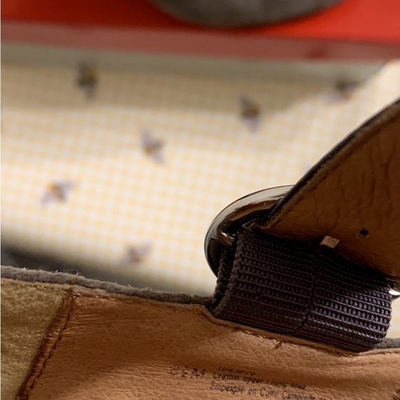 Dark brown pump by soft brand bought at the bay. Never worn kept in box. - Picture 5 of 5